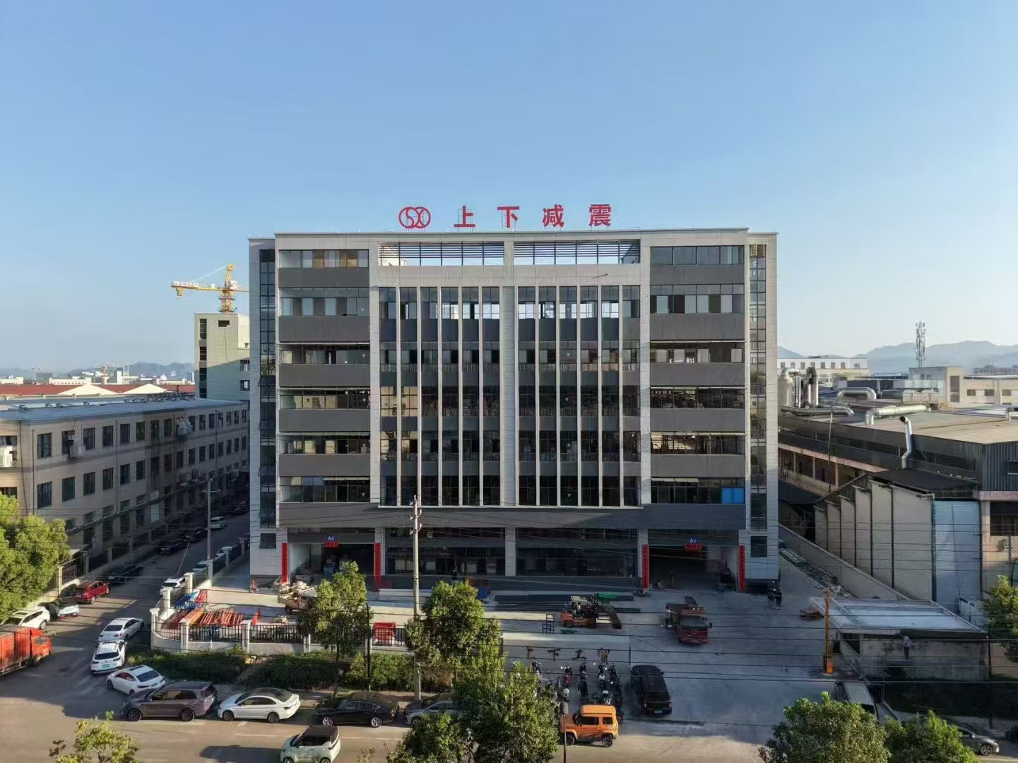 Explosiv! En ny fabrik på 18 000㎡ sex våningar har avtäckts!